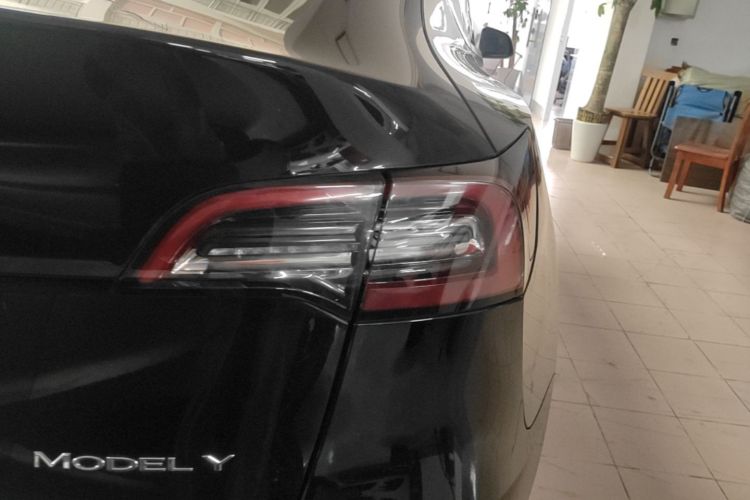 Tesla Model Y 2023 #8 Tesla Model Y 2023 صورة سيارة #8