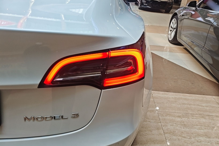 Tesla Model 3 2023 car image #8