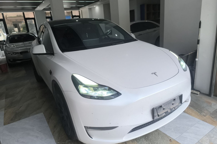 Tesla Model Y 2022 #4 Tesla Model Y 2022 car image #4