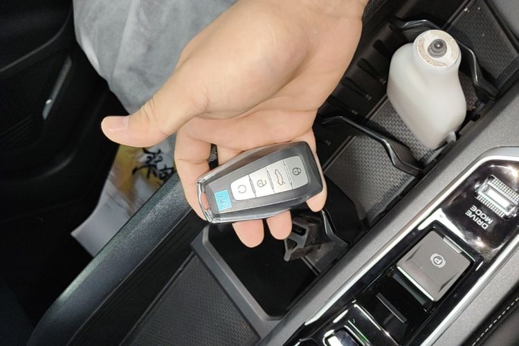 GEELY Binray 2026 car image #14