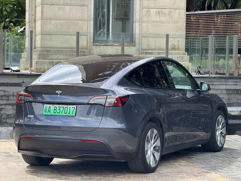 Tesla Model Y 2022 car image #6