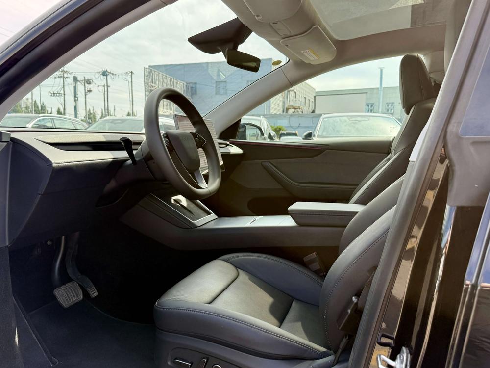 Tesla Model Y 2025 #7 Tesla Model Y 2025 car image #7