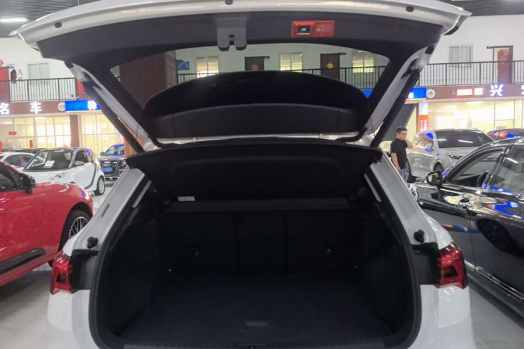 Audi Q3 2021 car image #18