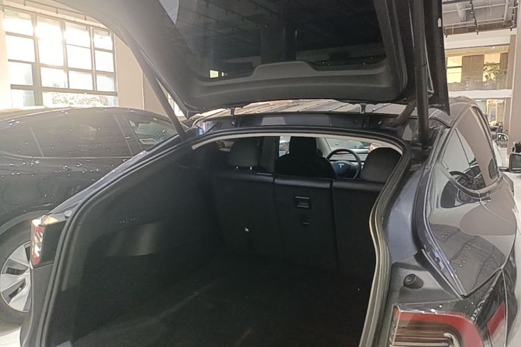 Tesla Model Y 2021 car image #19