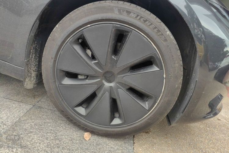 Tesla Model 3 2024 car image #9
