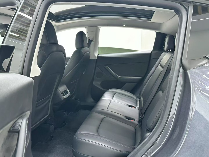 Tesla Model Y 2021 immagine di auto #7