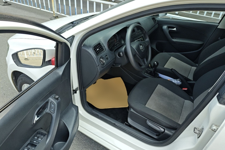 Volkswagen Polo 2016 car image #16