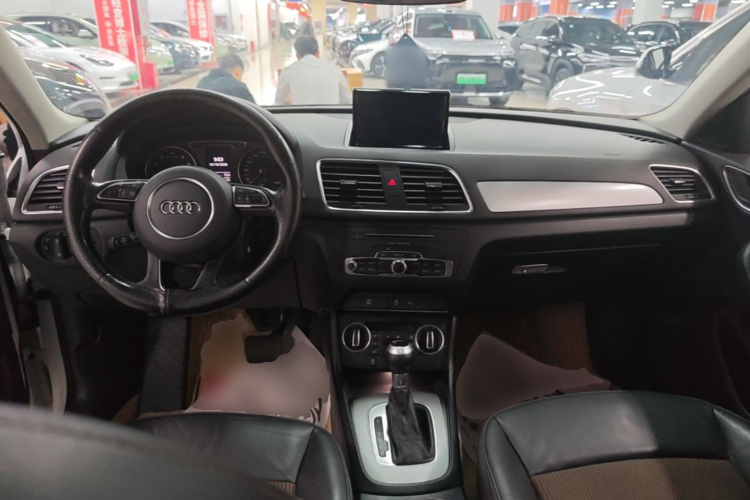 Audi Q3 2018 #10 Audi Q3 2018 изображение автомобиля #10