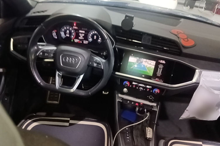 Audi Q3 2021 car image #11