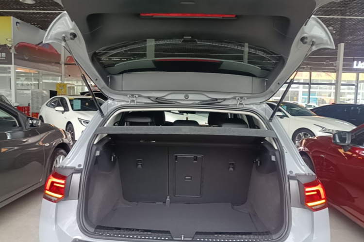 Volkswagen Golf 2024 car image #19