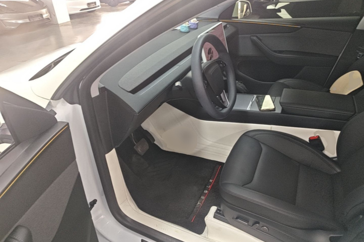 Tesla Model Y 2025 #16 Tesla Model Y 2025 car image #16