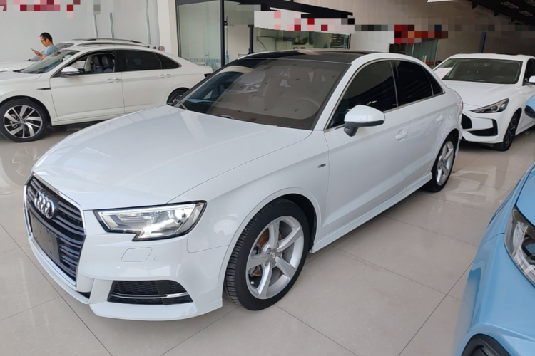 Audi A3 2017 car image #2