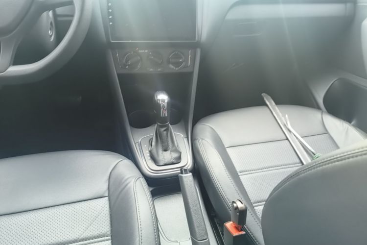 Volkswagen Polo 2016 car image #14