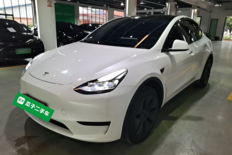 Tesla Model Y 2024 #2 Tesla Model Y 2024 car image #2