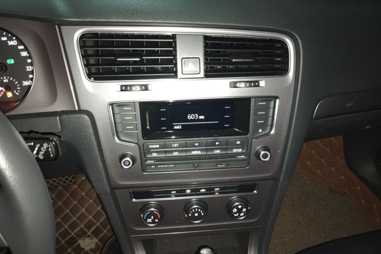 Volkswagen Golf 2017 car image #13