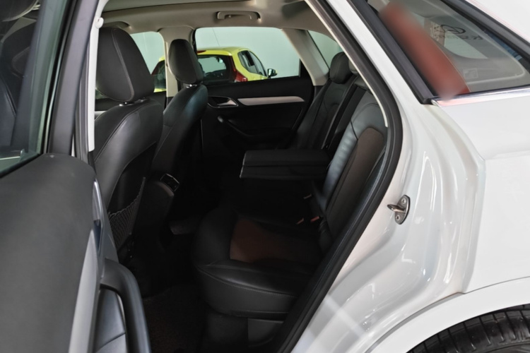 Audi Q3 2017 car image #17