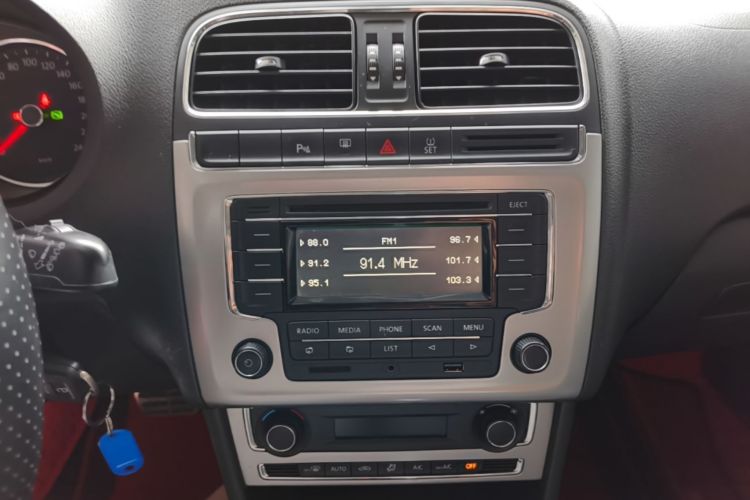 Volkswagen Polo 2015 #13 Volkswagen Polo 2015 car image #13