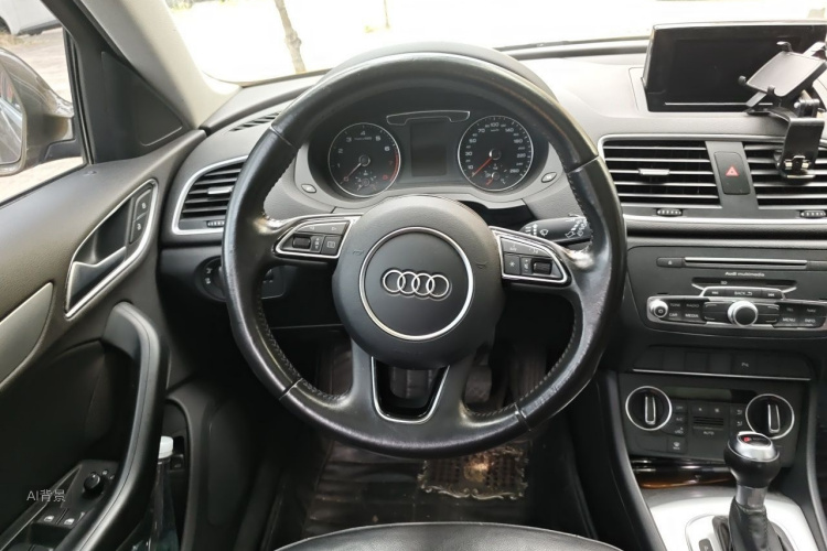 Audi Q3 2017 car image #12