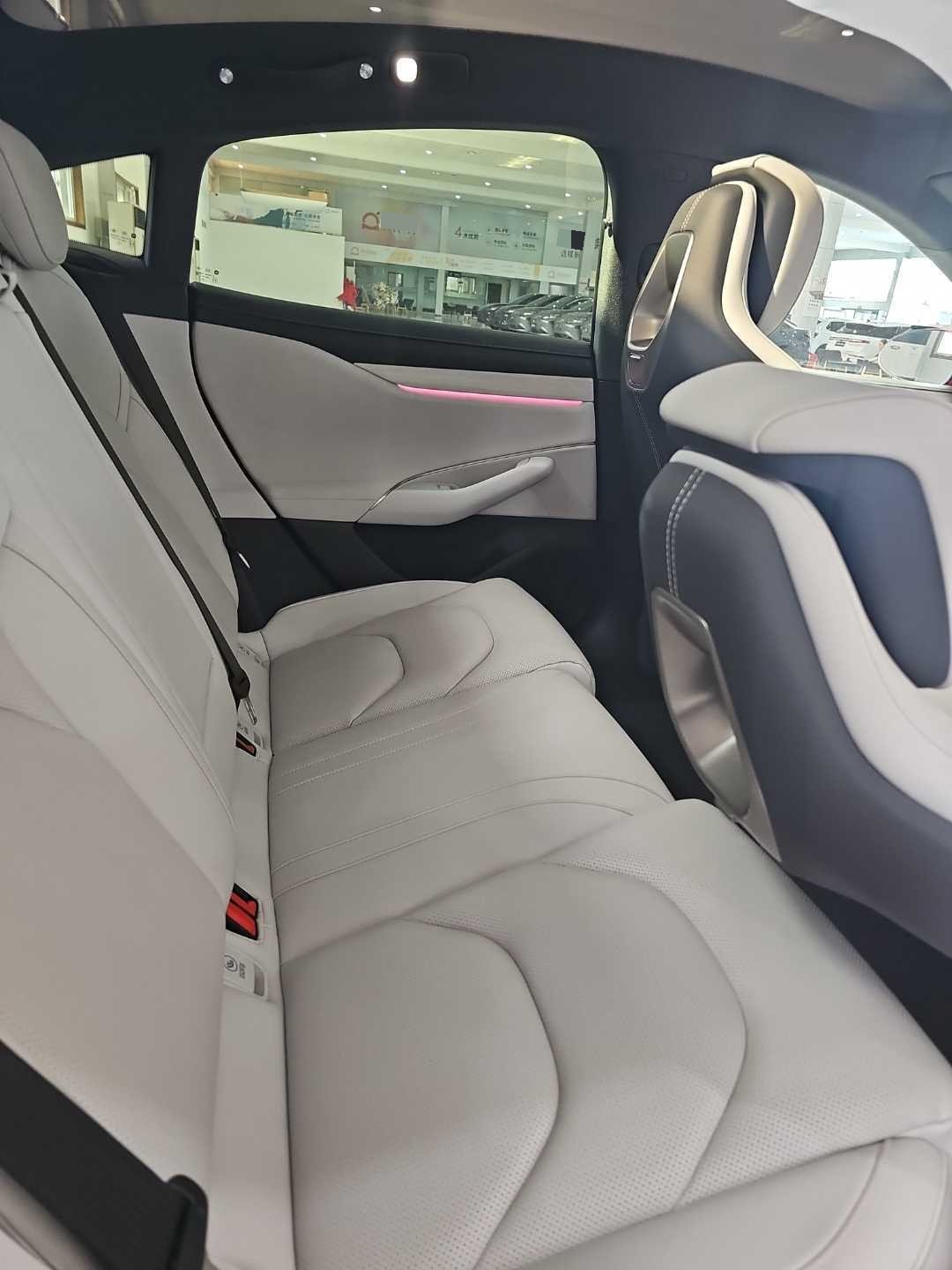 MI SU7 2025 car image #3