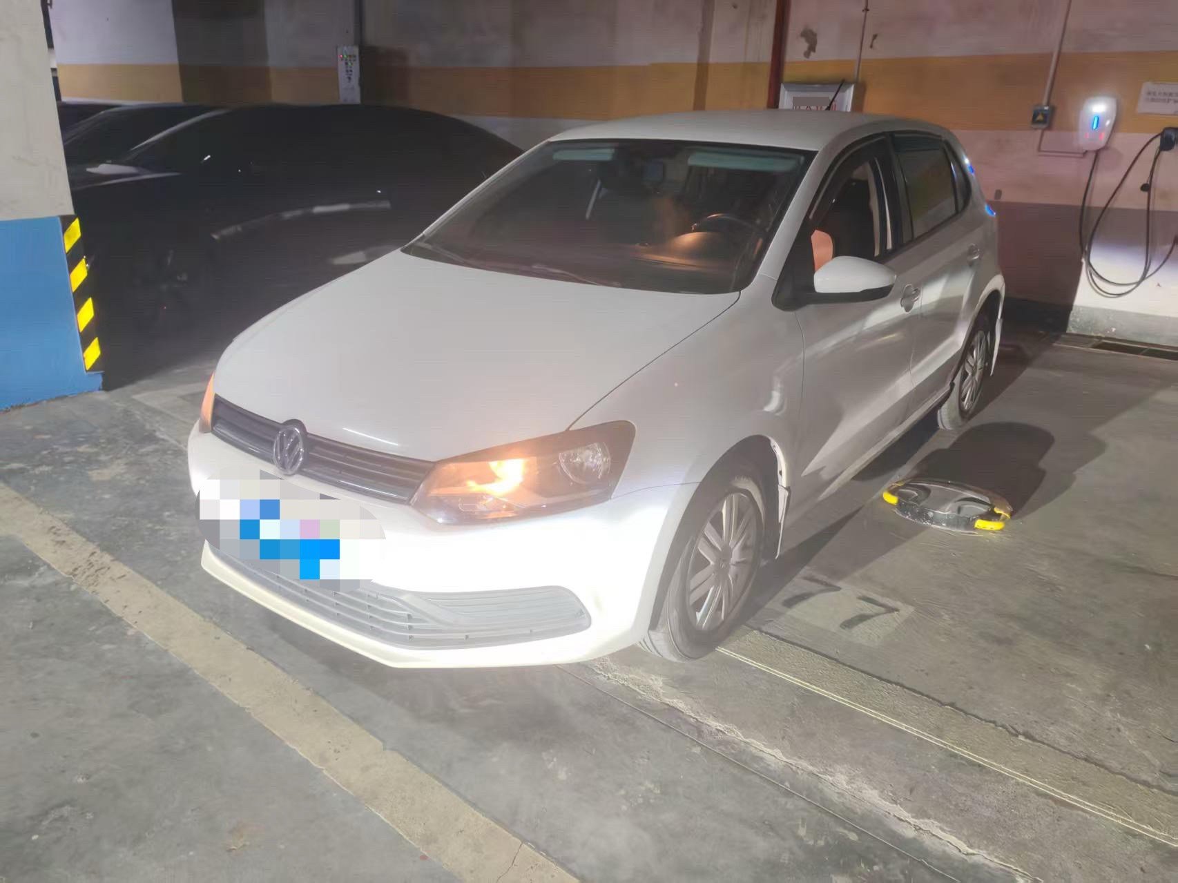 Volkswagen Polo 2015 car image 