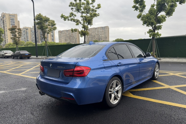 BMW 3 Series 2018 immagine di auto #7
