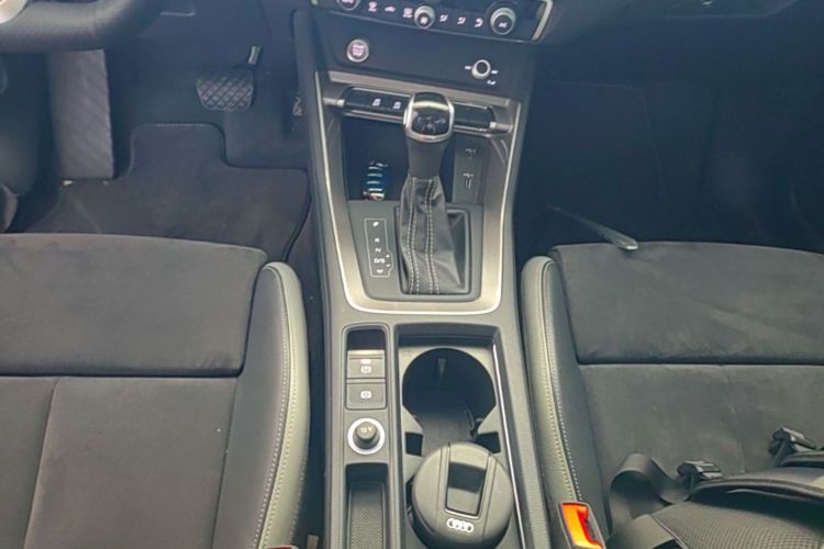 Audi Q3 2020 car image #14
