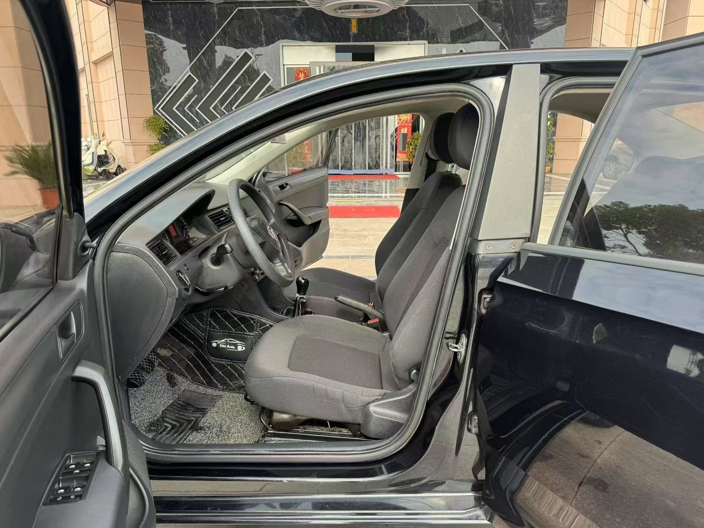 Volkswagen Santana 2013 car image #6