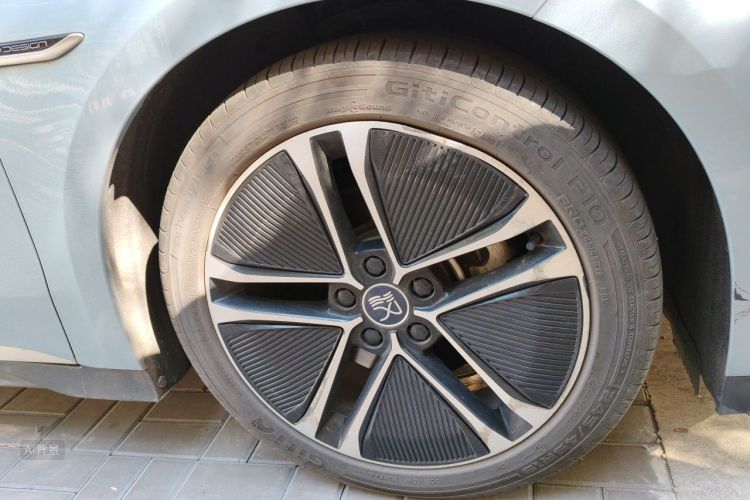 BYD Han 2023 car image #9