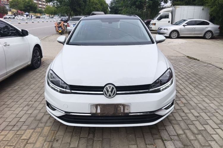 Volkswagen Golf 2020 car image #3