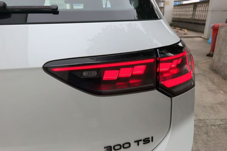 Volkswagen Golf 2024 car image #8