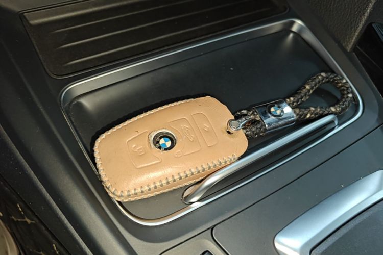 BMW 3 Series 2018 car image #14