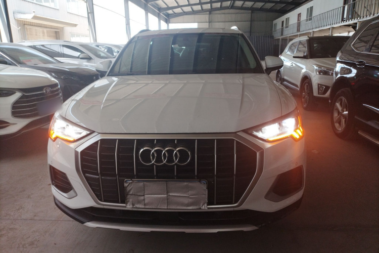 Audi Q3 2020 car image #3