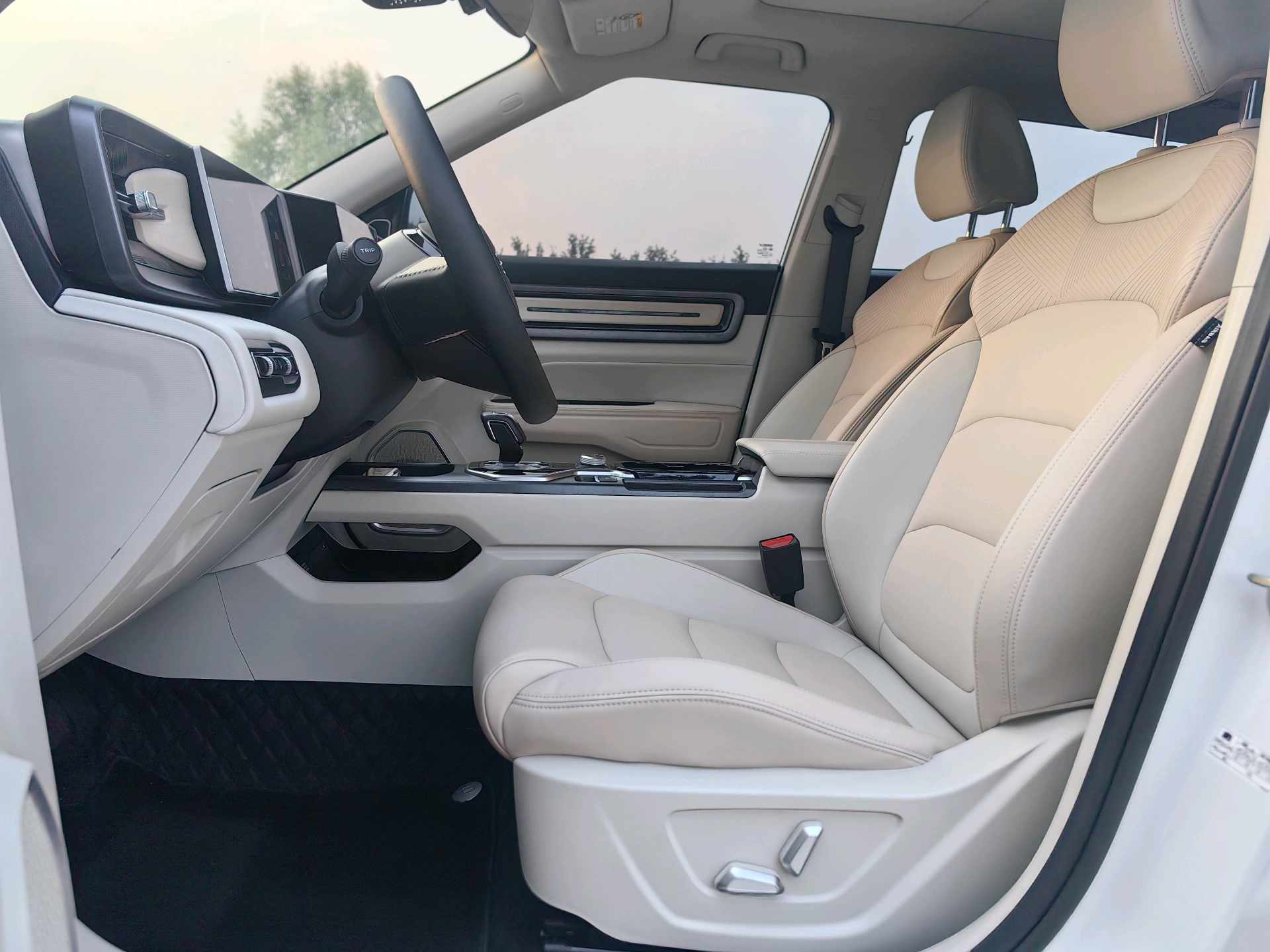 GEELY ICON 2023 car image #9