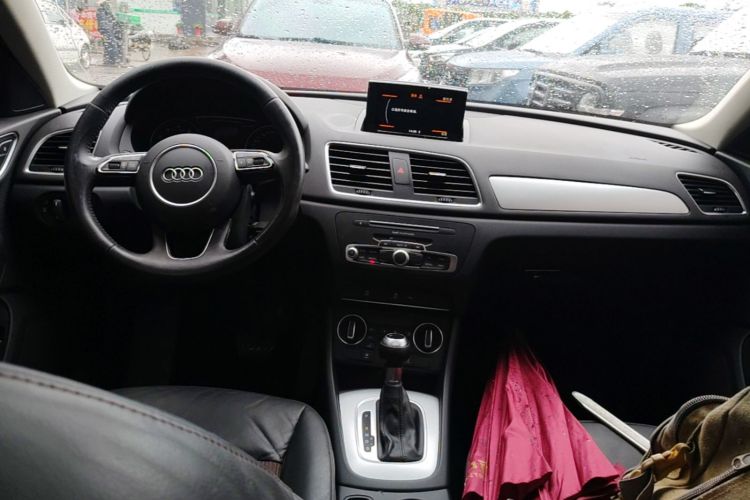 Audi Q3 2017 car image #10