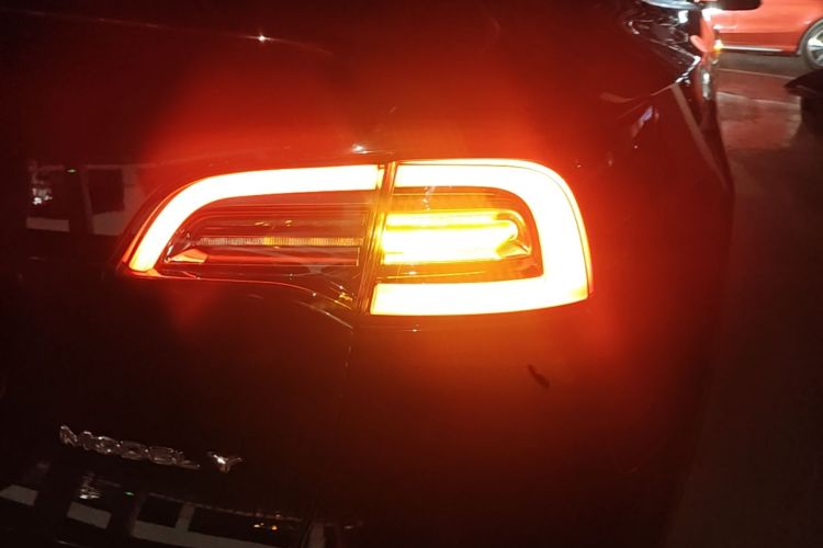 Tesla Model Y 2022 immagine di auto #8