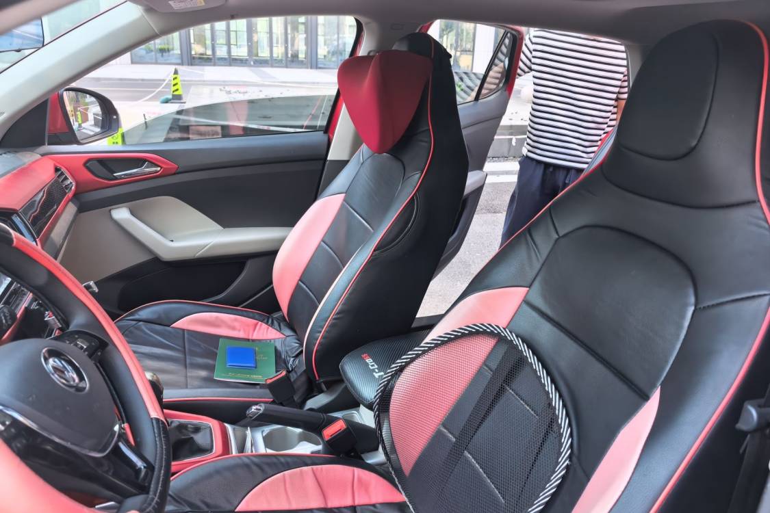 Volkswagen T-Cross 2019 #18 Volkswagen T-Cross 2019 car image #18