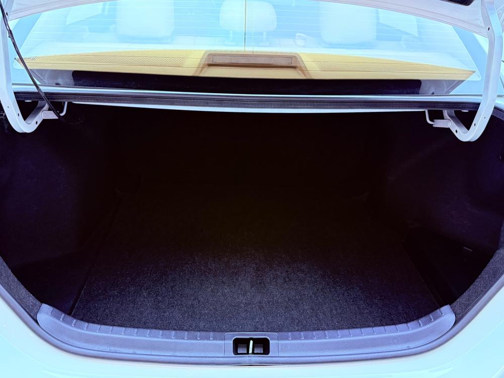 2015 car image #27