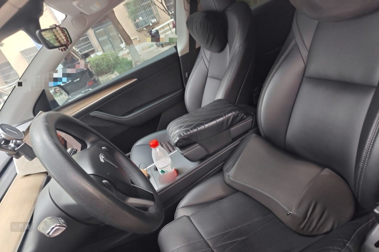 Tesla Model Y 2022 immagine di auto #17