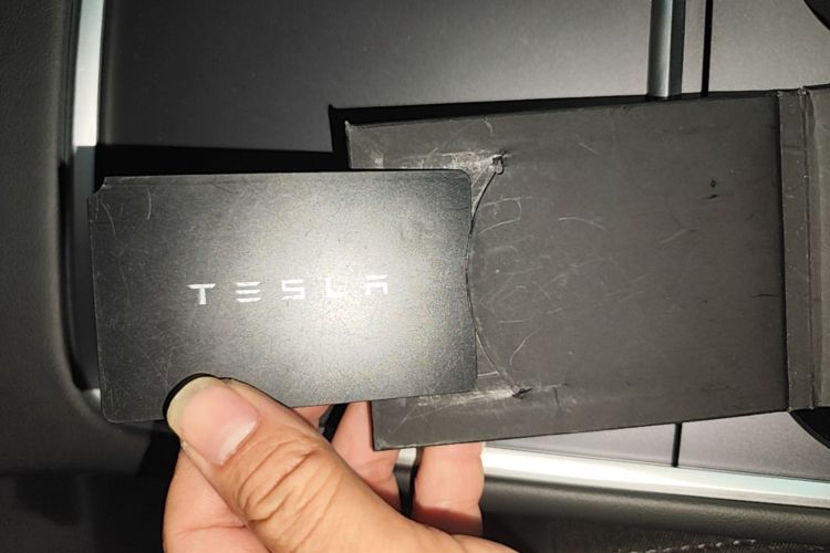 Tesla Model Y 2023 car image #9