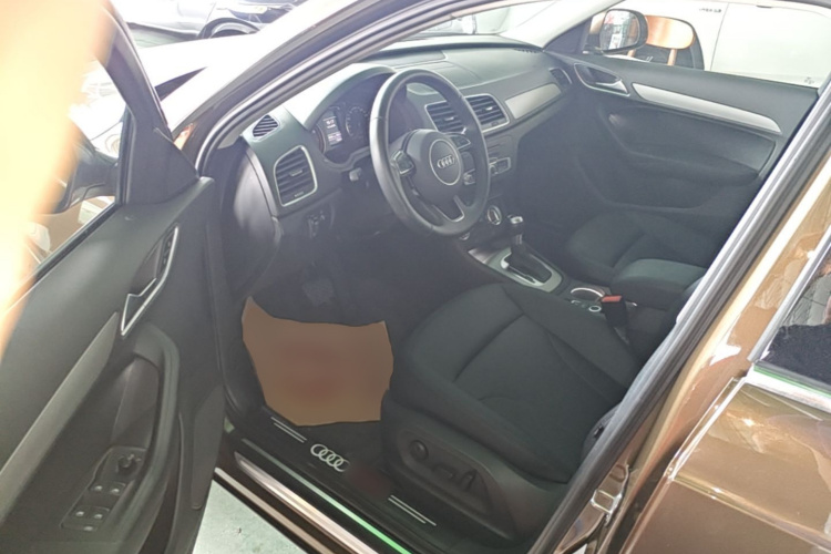 Audi Q3 2016 car image #16