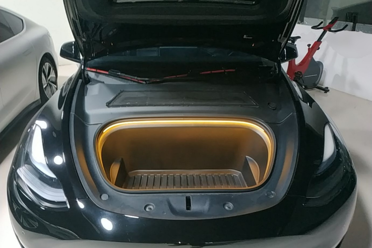 Tesla Model Y 2022 car image #20
