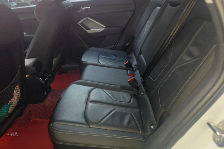 Audi Q3 2019 car image #19