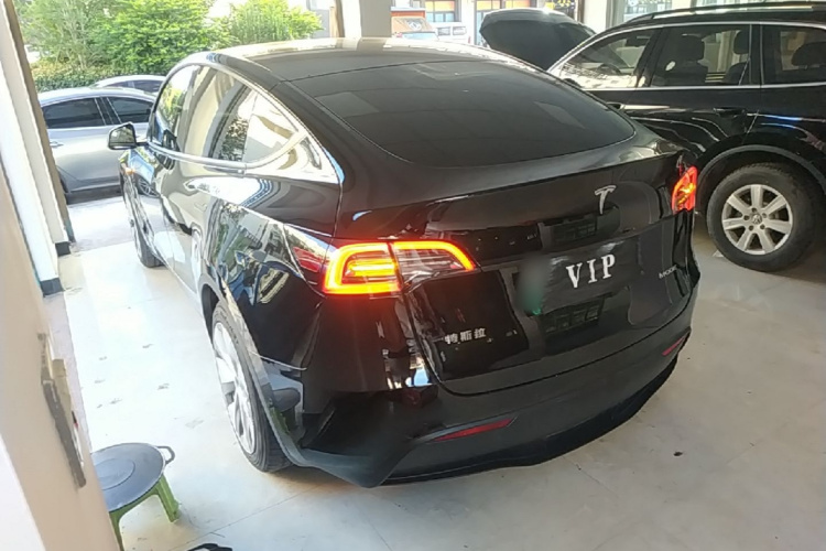 Tesla Model Y 2022 #5 Tesla Model Y 2022 car image #5