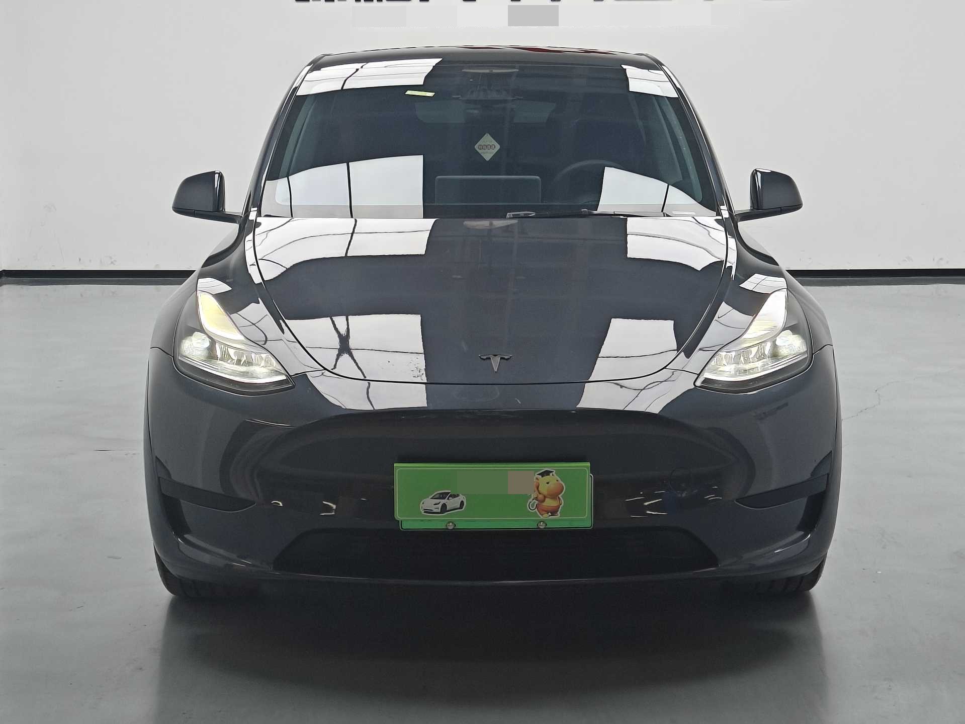 Tesla Model Y 2024 صورة سيارة #2