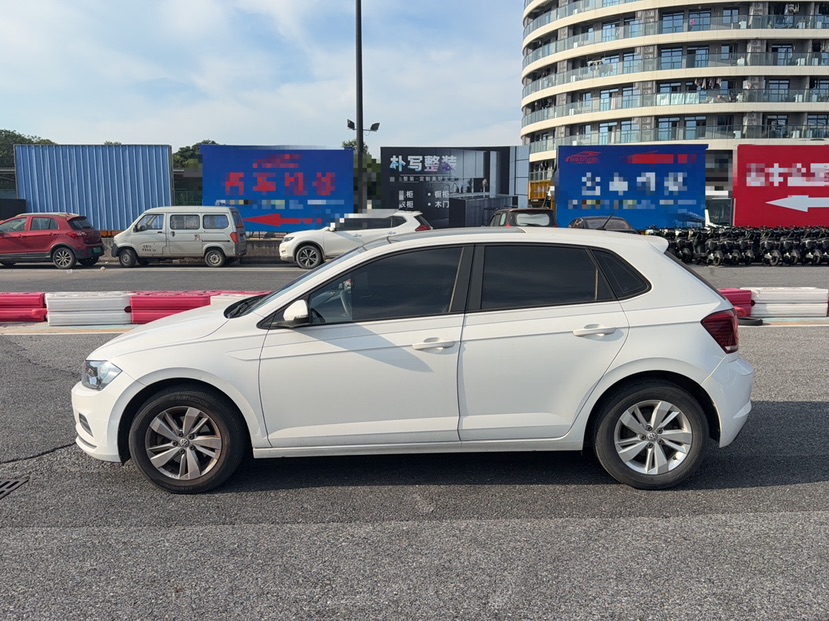 Volkswagen Polo 2020 car image #3