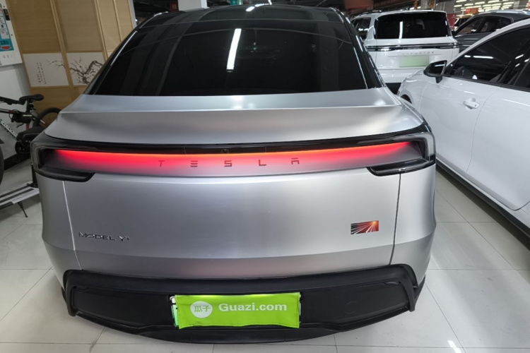 Tesla Model Y 2025 imagen de coche #4