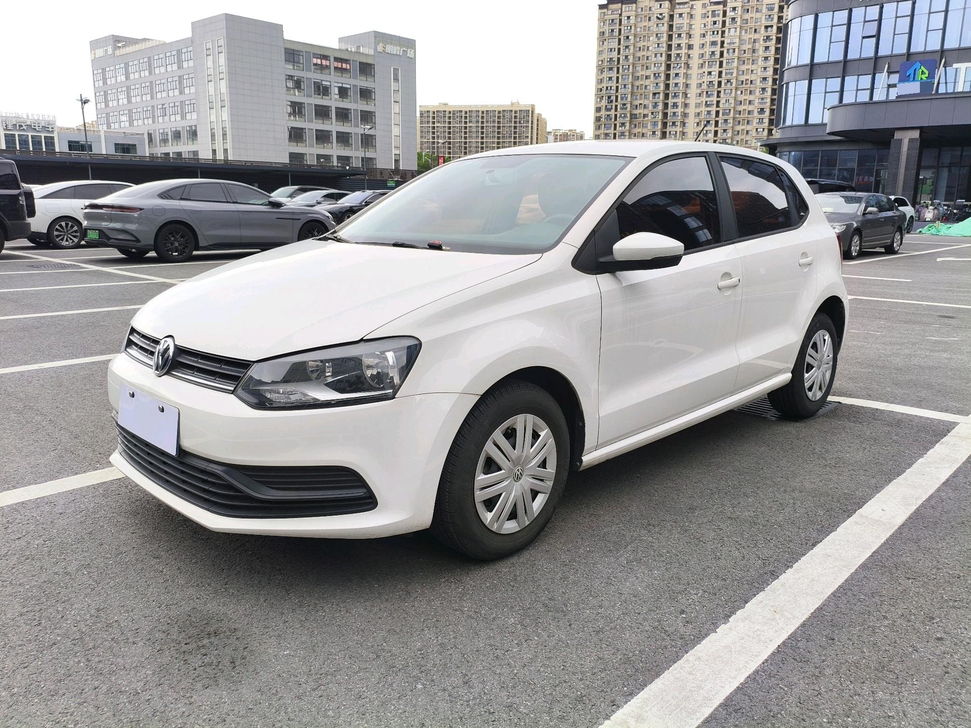 Volkswagen Polo 2018 car image 