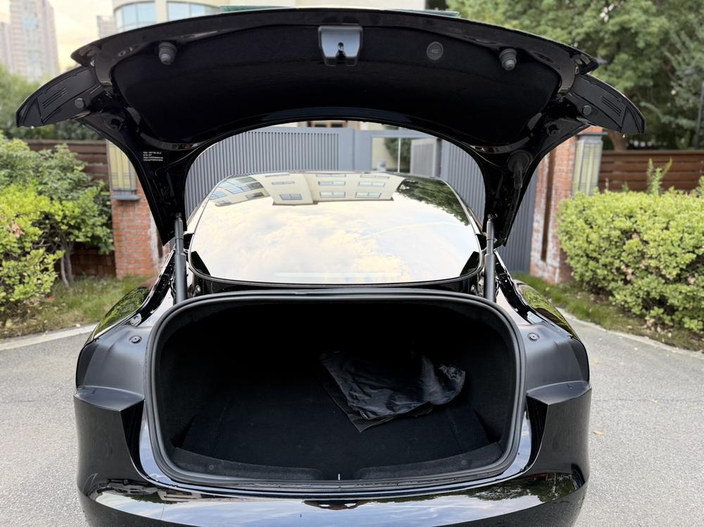 Tesla Model 3 2025 car image #18
