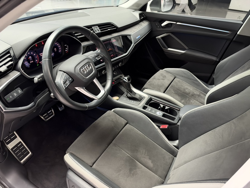 Audi Q3 2021 car image #11