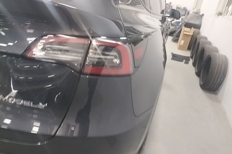 Tesla Model Y 2024 immagine di auto #8